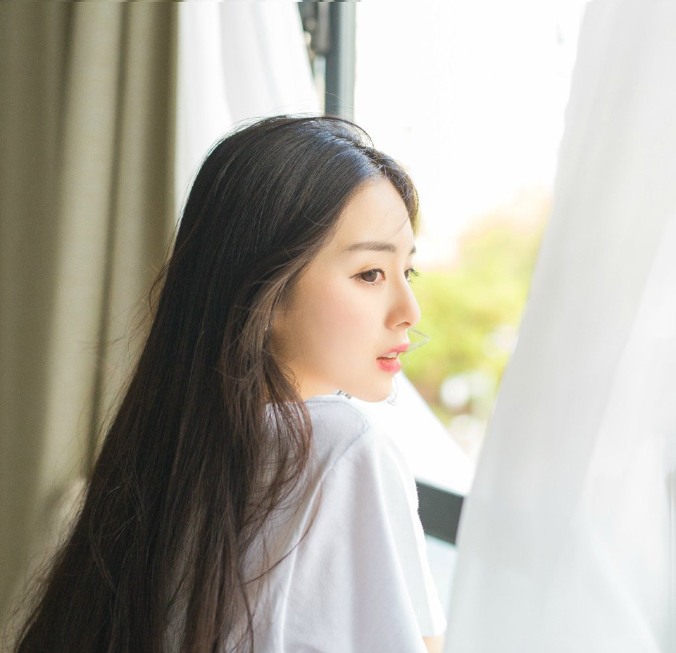 “守户之犬，自毁长城，这么说来周瑜是被孙权逼死的。”对于孙权，吕布并不是太看得起，虽然跟孙策比起来，他更像一个皇帝，但也是守城之主。